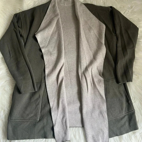 Reversible Women’s Cardigan Size Medium - Picture 1 of 6